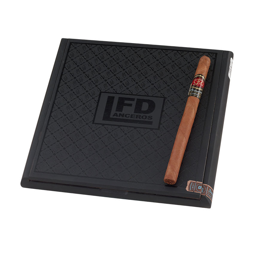 La Flor Dominicana Ligero Lancero